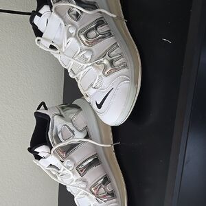 Nike Mens White and Silver Air Max Uptempo